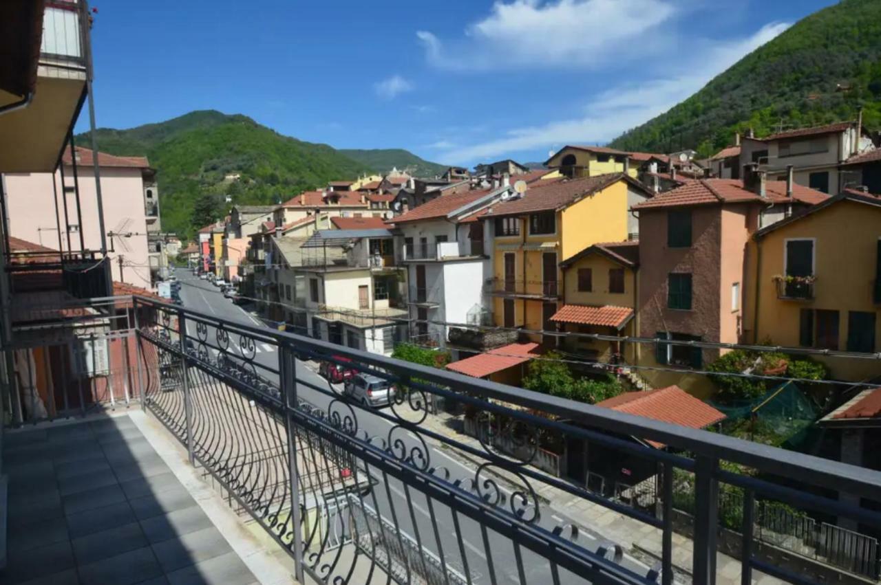 La Casa Di Gb Lägenhet Pieve di Teco Exteriör bild
